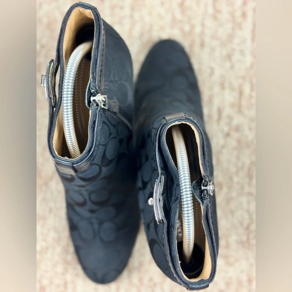 Coach boots step